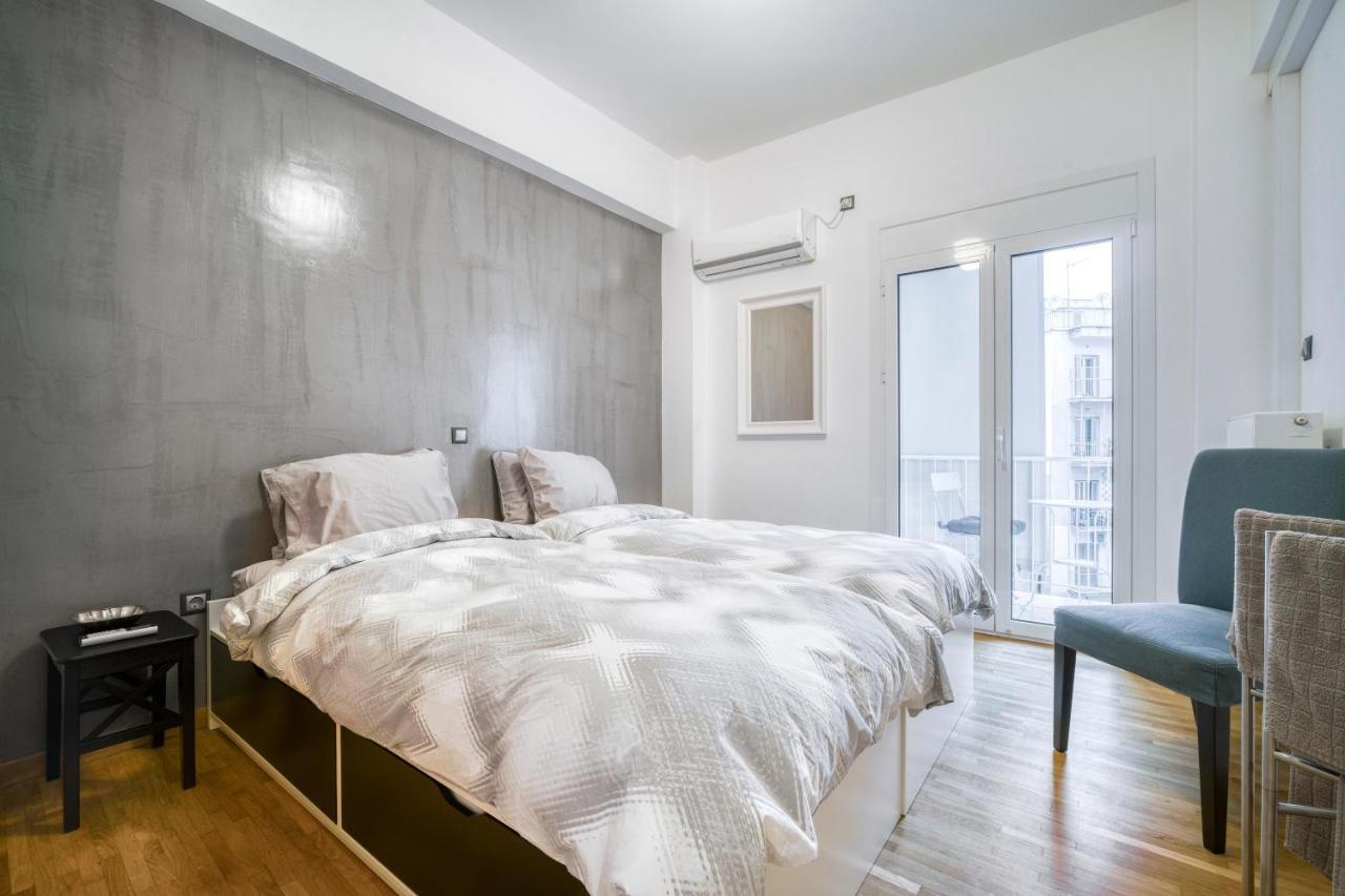 Delightful Stylish Two Bedroom Condo In Hip Area Of Central Афины Экстерьер фото